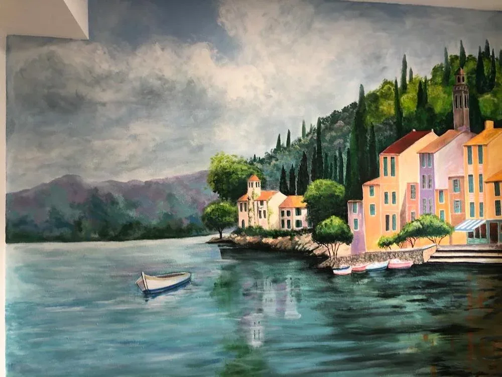 Proceso de pintura en vivo de un mural
