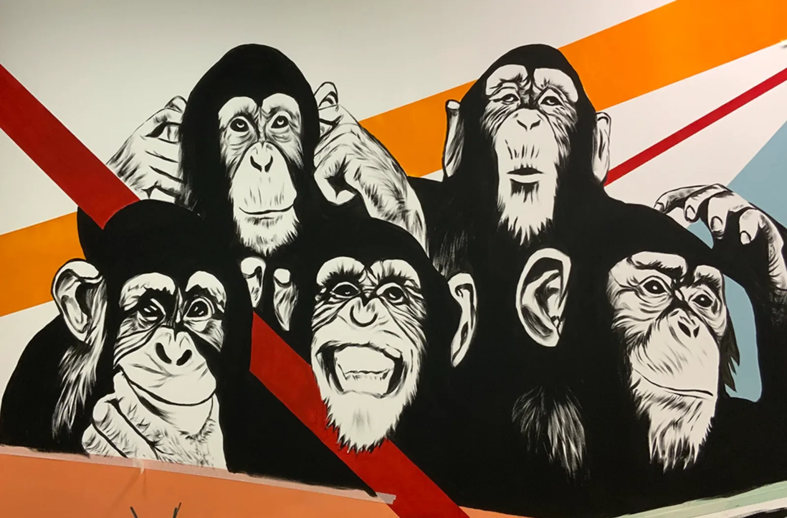 Vista general del mural en la cafetería de productora