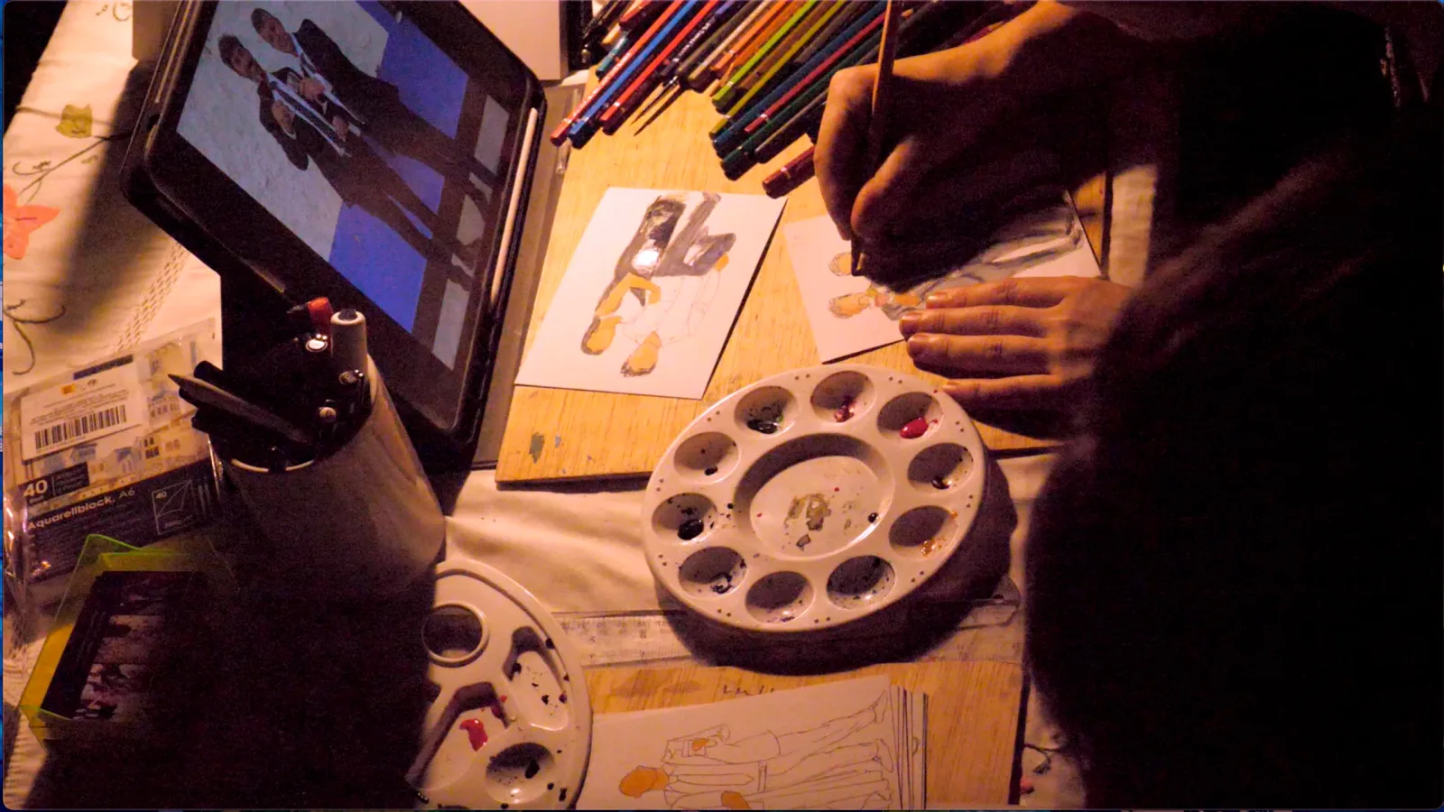 Artista pintando en vivo a los invitados durante una boda