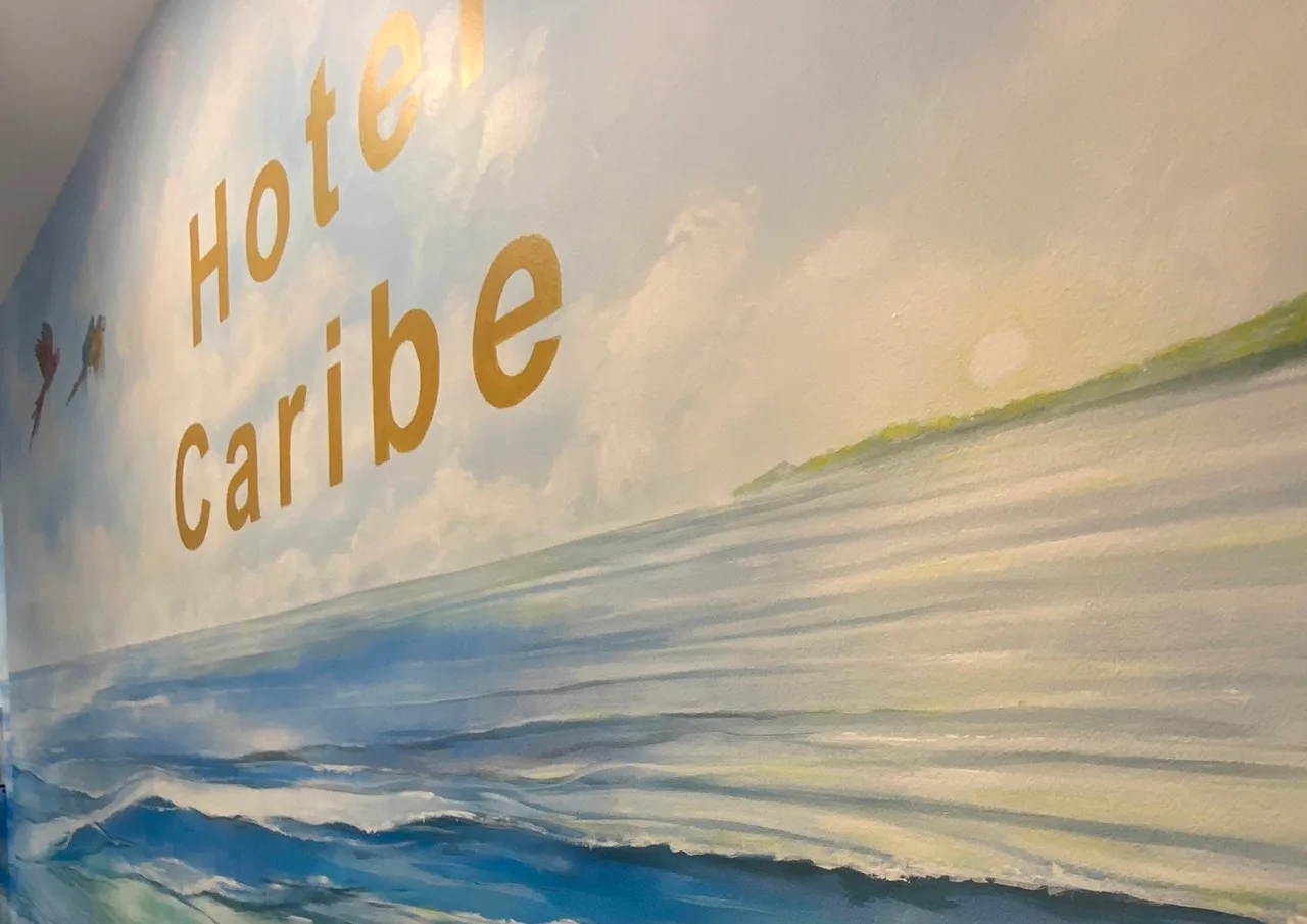 Detalle de mural personalizado en hotel